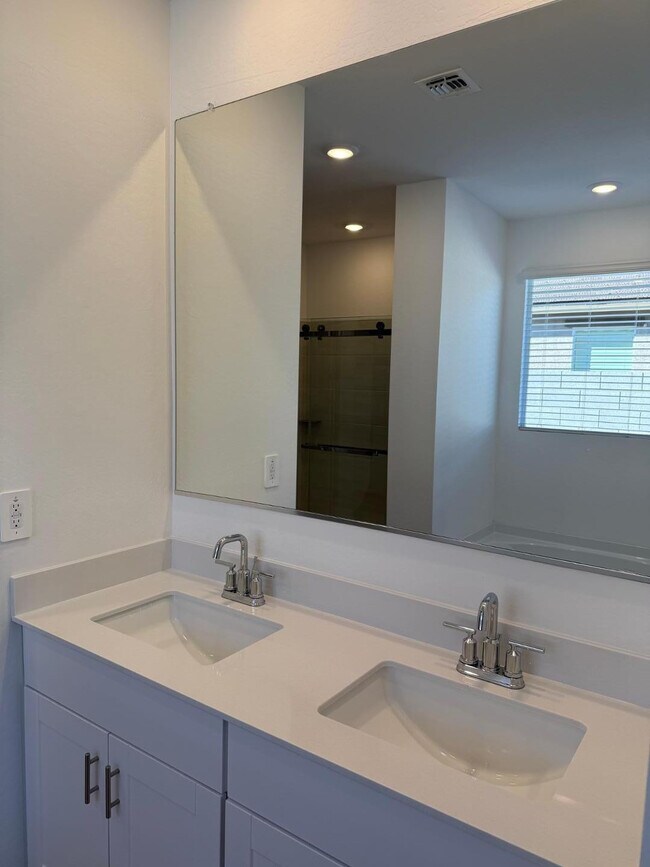 Building Photo - 17816 W Coolidge St