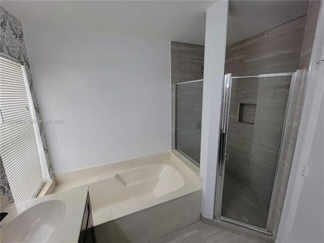 Building Photo - 928 Falling Water Rd