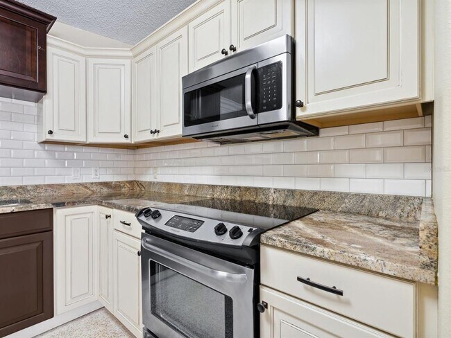 Building Photo - 3115 Bay Dr
