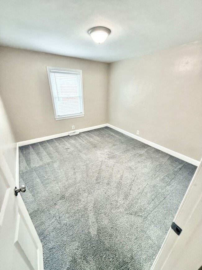 Building Photo - ***Renovated 3 Bedroom Ranch*Near Casino &...