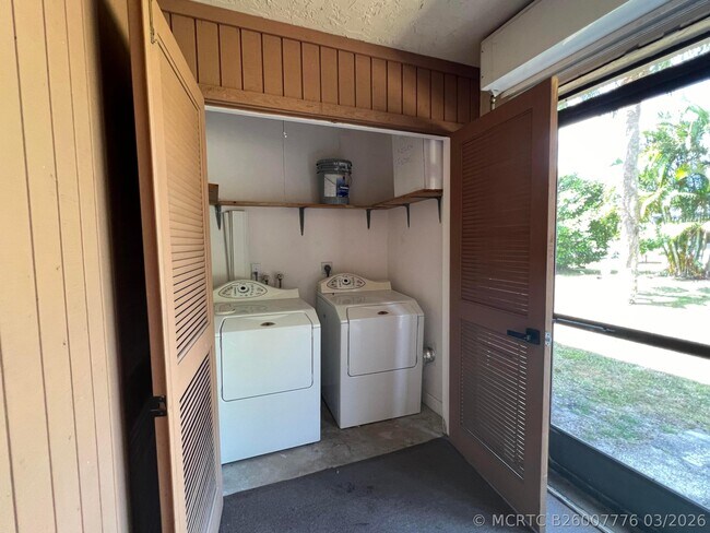 Building Photo - 4245 Oak Terrace Dr