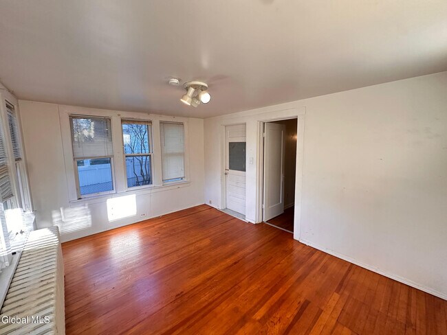 Building Photo - 864 Myrtle Ave
