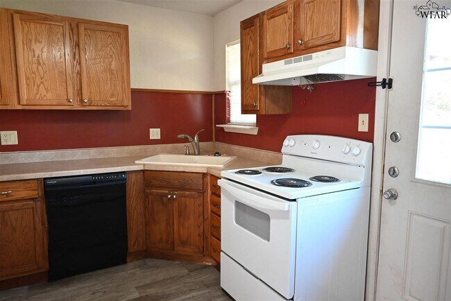 Building Photo - 203 Prairie St