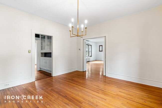 Building Photo - Charming Tudor Home in Historic Grove Park...
