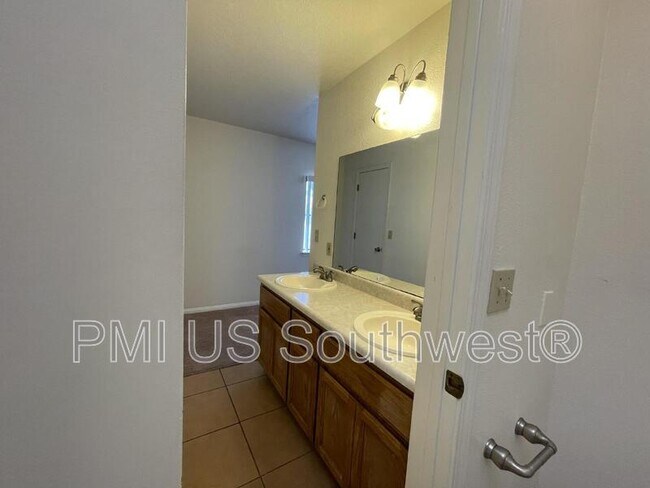 Building Photo - 3371 Sharon Ln