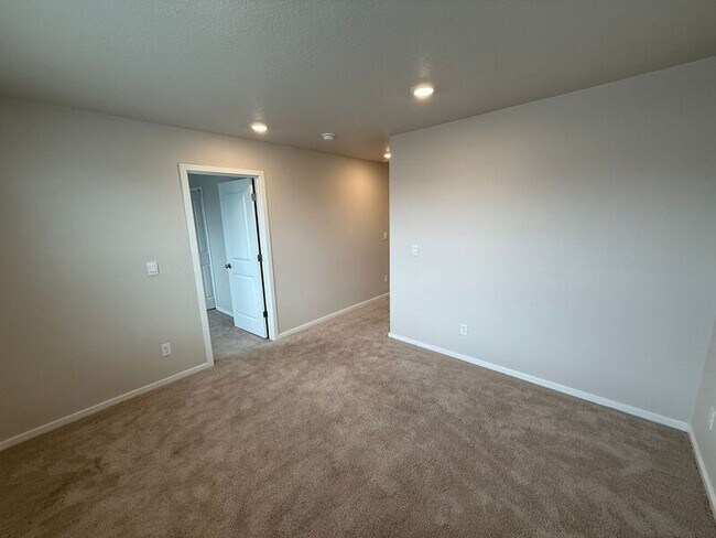 Building Photo - 4833 Thyme Ave NE