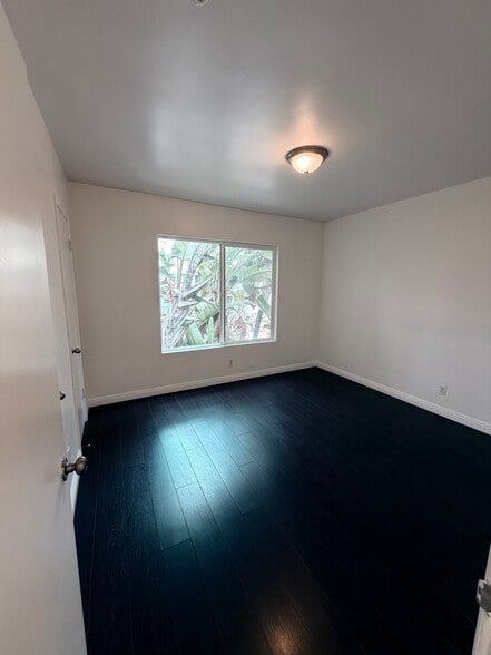 Bedroom - 123 S St Andrews Pl