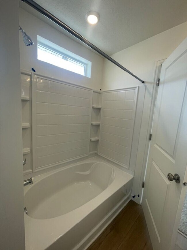 Building Photo - NEW Saratoga Springs Home