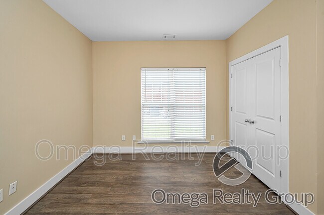 Building Photo - 252 Chesser Park Dr