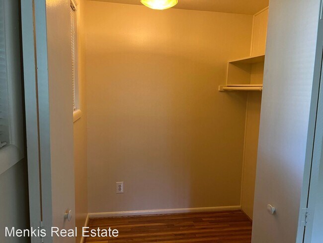 Building Photo - 3 br, 2 bath House - 3906 Denfeld Avenue