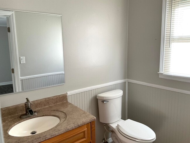 Building Photo - HomeFor Rent with 3 Bedrooms, 2 Baths, 2 Car Garage in Lincolnton NC