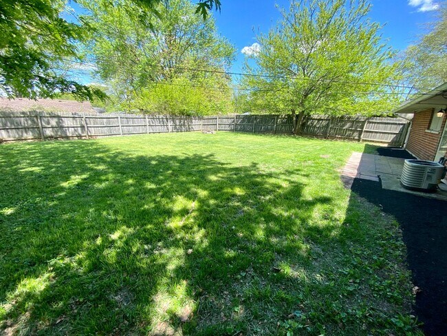 Building Photo - 301 Lesher Dr