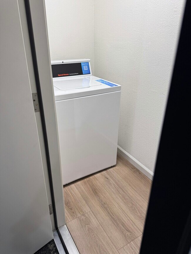 Building Photo - 2124 N Glenn Ave