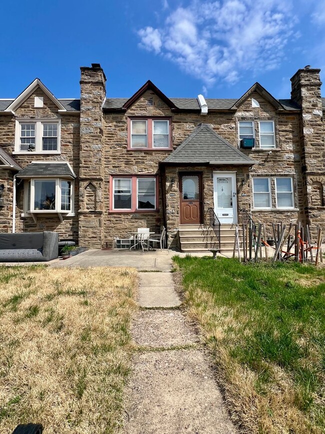 Building Photo - 3333 Chippendale St