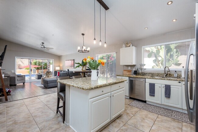 Building Photo - 7254 E Camino Del Monte