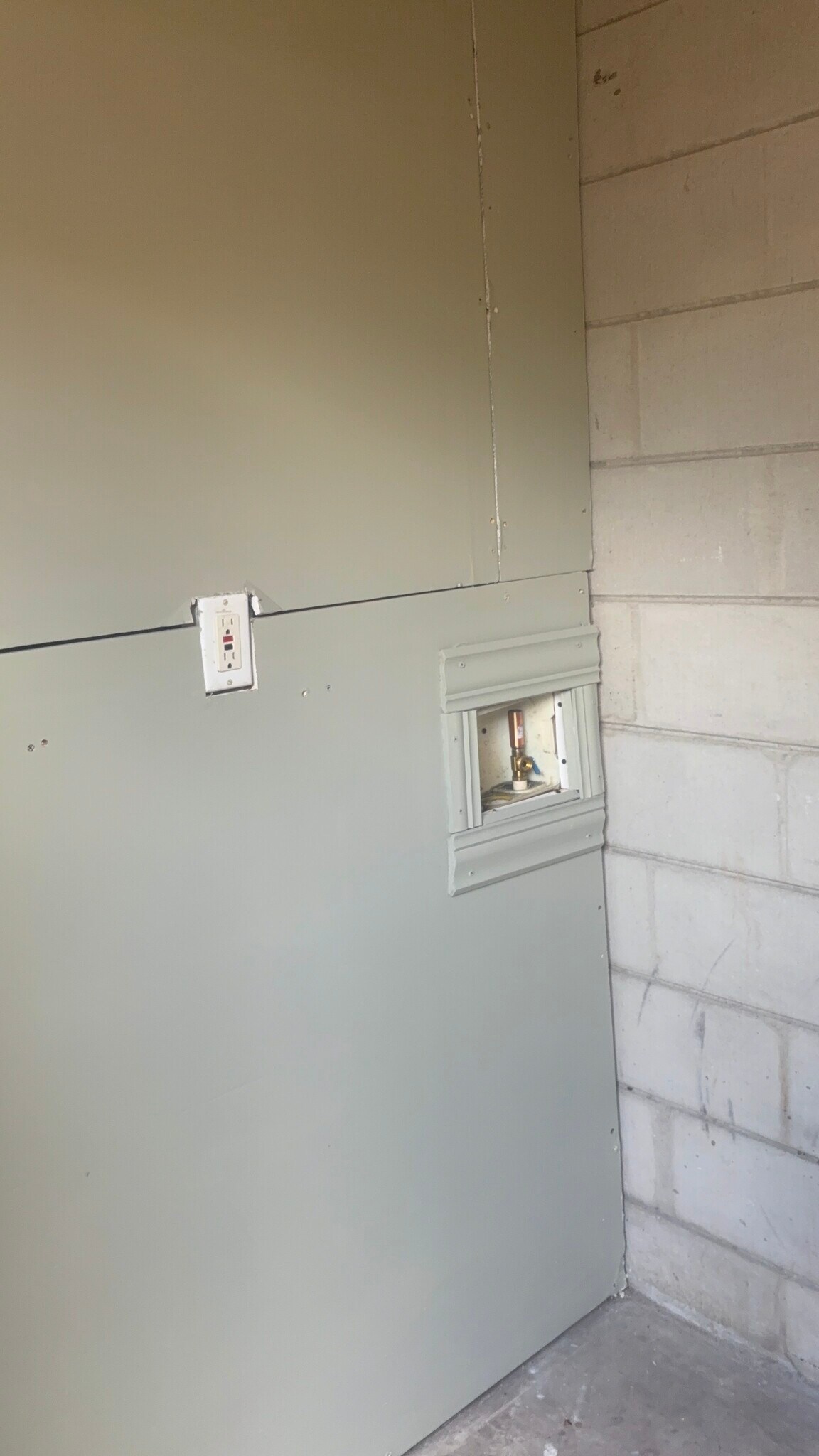 Building Photo - 2554 Ernest St