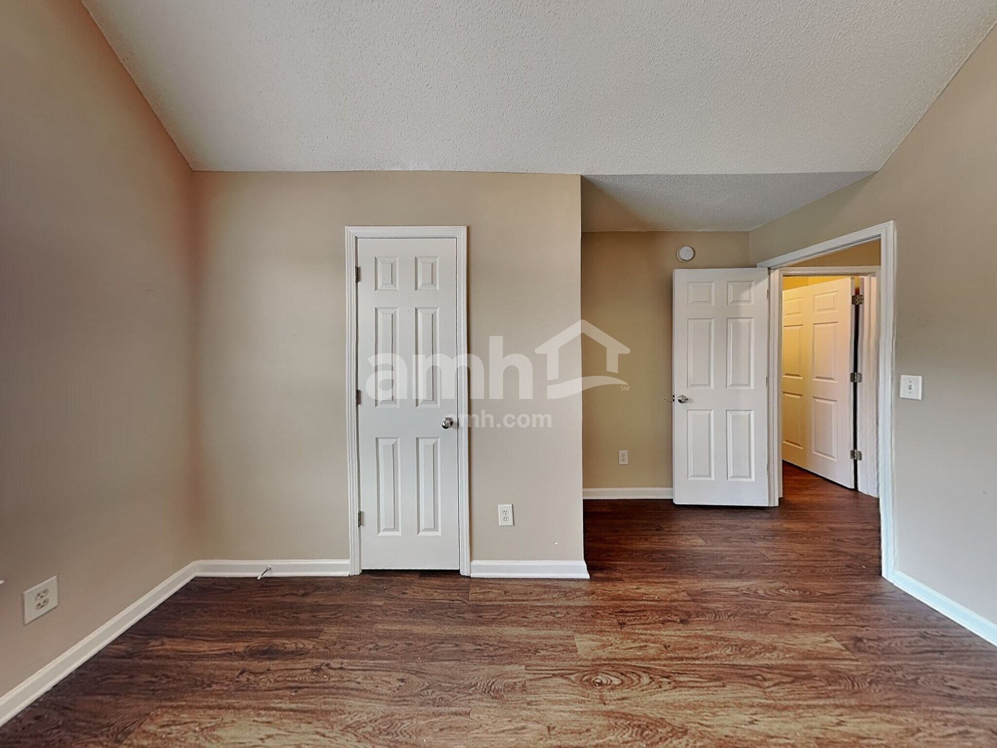Building Photo - 682 Rock Hill Pky