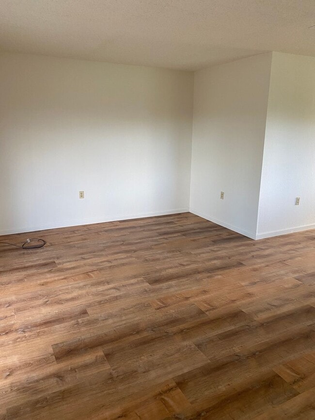 Building Photo - COMING SOON!! 2 Bedroom 2 bath in 55+ Comm...