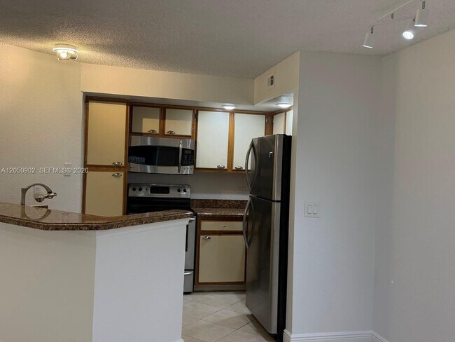 Building Photo - 643 Vista Isles Dr