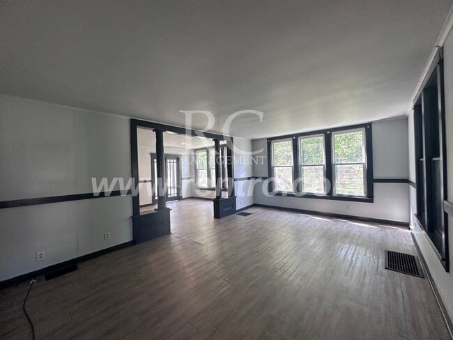 Building Photo - 33 Bismark-