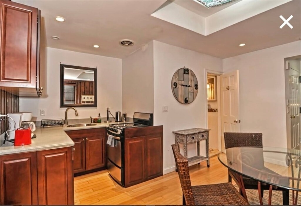 Building Photo - 49 Charles St