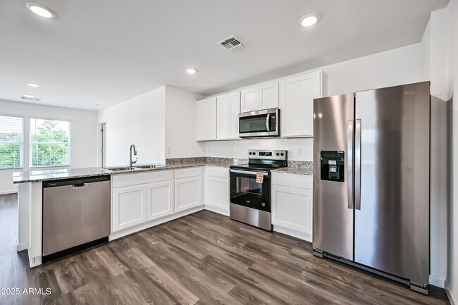 Building Photo - 1855 Yance Dr