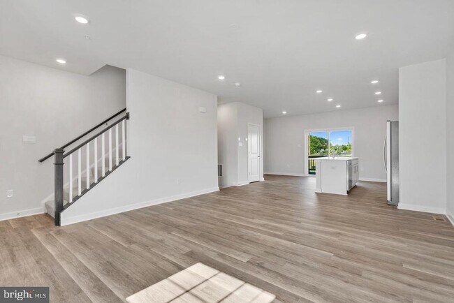 Building Photo - 16502 Green Glade Dr