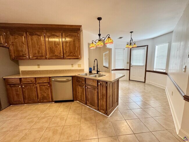 Building Photo - 1127 Alderly Ln