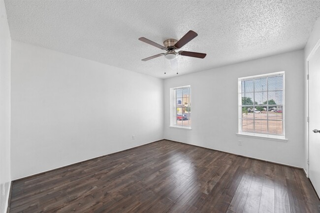 Building Photo - 3131 Southwest Fwy
