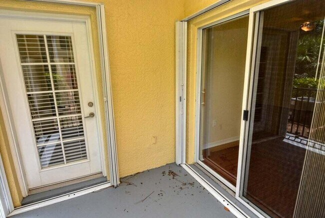 Building Photo - 110 SW Peacock Blvd