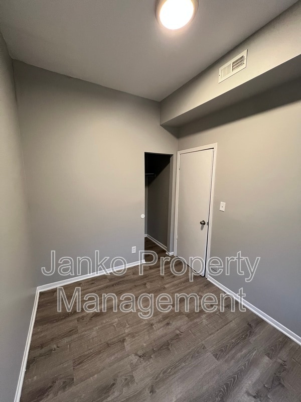 Building Photo - 7249 S Ridgeland Ave