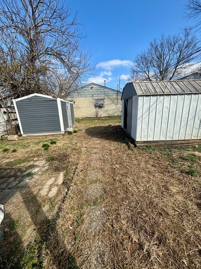 Building Photo - 3707 Powell Ave