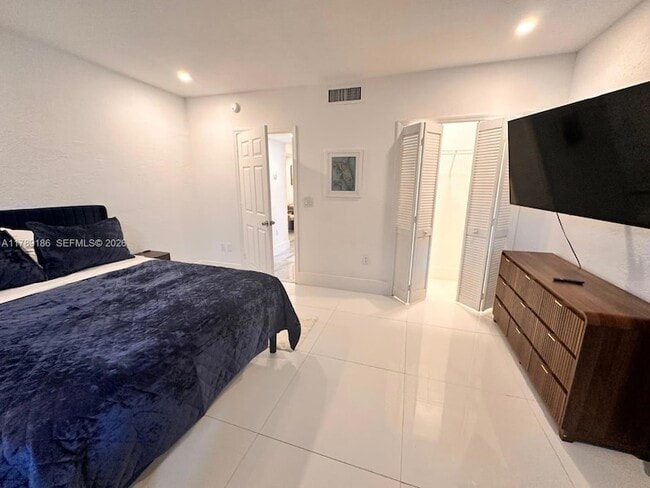 Building Photo - 760 Euclid Ave