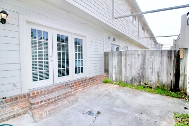 Building Photo - 5916 Woodway Place Ct
