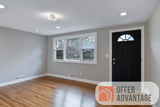 Building Photo - 11 Wellington Rd