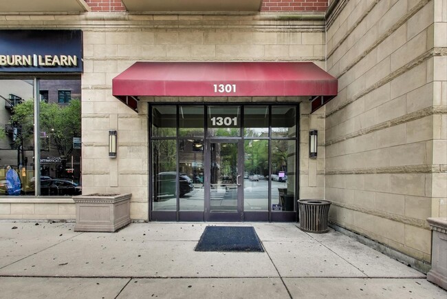 Building Photo - 1301 W Madison St