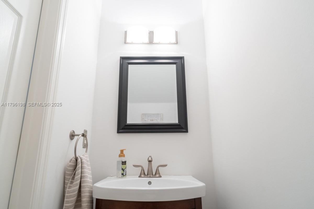 Building Photo - 1999 Madeira Dr