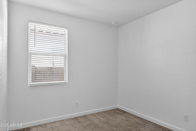 Building Photo - 2555 W Sunland Ave