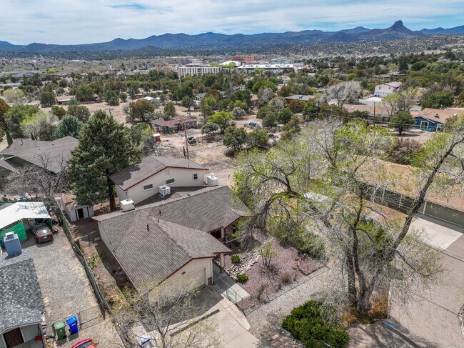 Building Photo - 5 Bedroom + a Den, 3 Bathroom, 2 Car Garage For Rent in Prescott!
