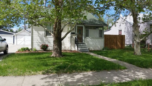 Primary Photo - Cute downtown cottage