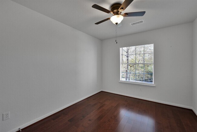 Building Photo - 115 E Greenhill Terrace Pl