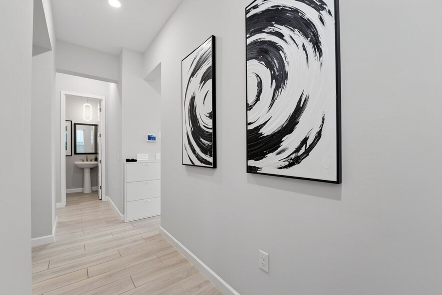 Building Photo - 5036 E Campo Bello Dr