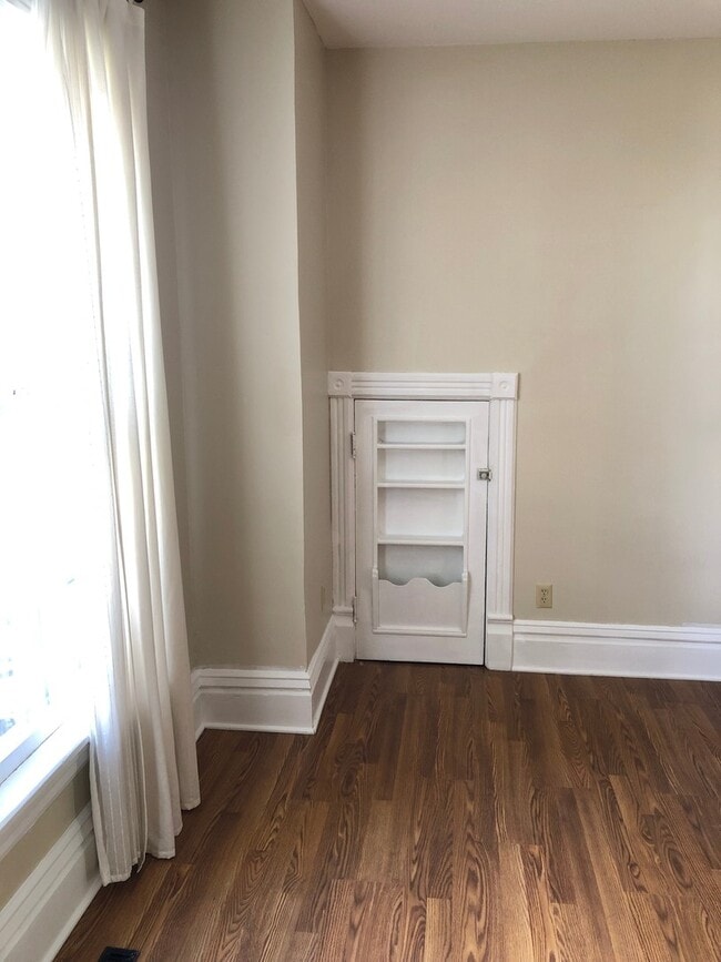 Building Photo - 452 Iowa Ave