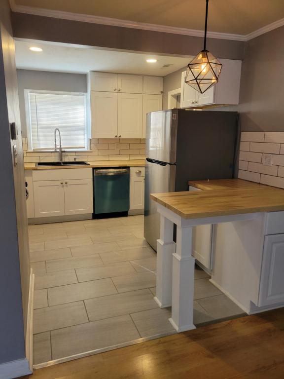 Building Photo - 7506 Rainbow Dr