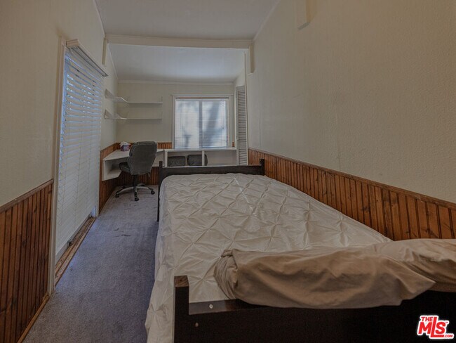 Building Photo - 233 Corona Cir