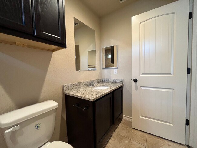 Building Photo - 6866 Lakeview Dr.