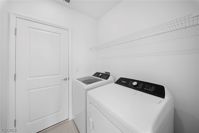 Building Photo - 258 Silent Lk Dr