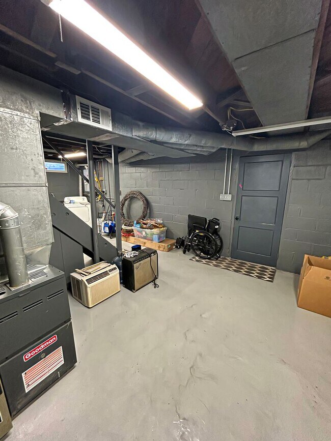 Building Photo - Charming 2-bedroom, 1-bath home in Oakdale, PA!