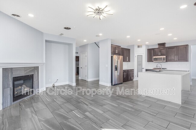 Building Photo - 812 Shasta Daisy Dr