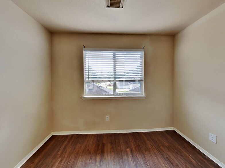 Building Photo - 26893 Kings Park Hollow Dr